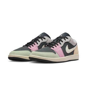 Air Jordan 1 Low SE "Black Pastel"