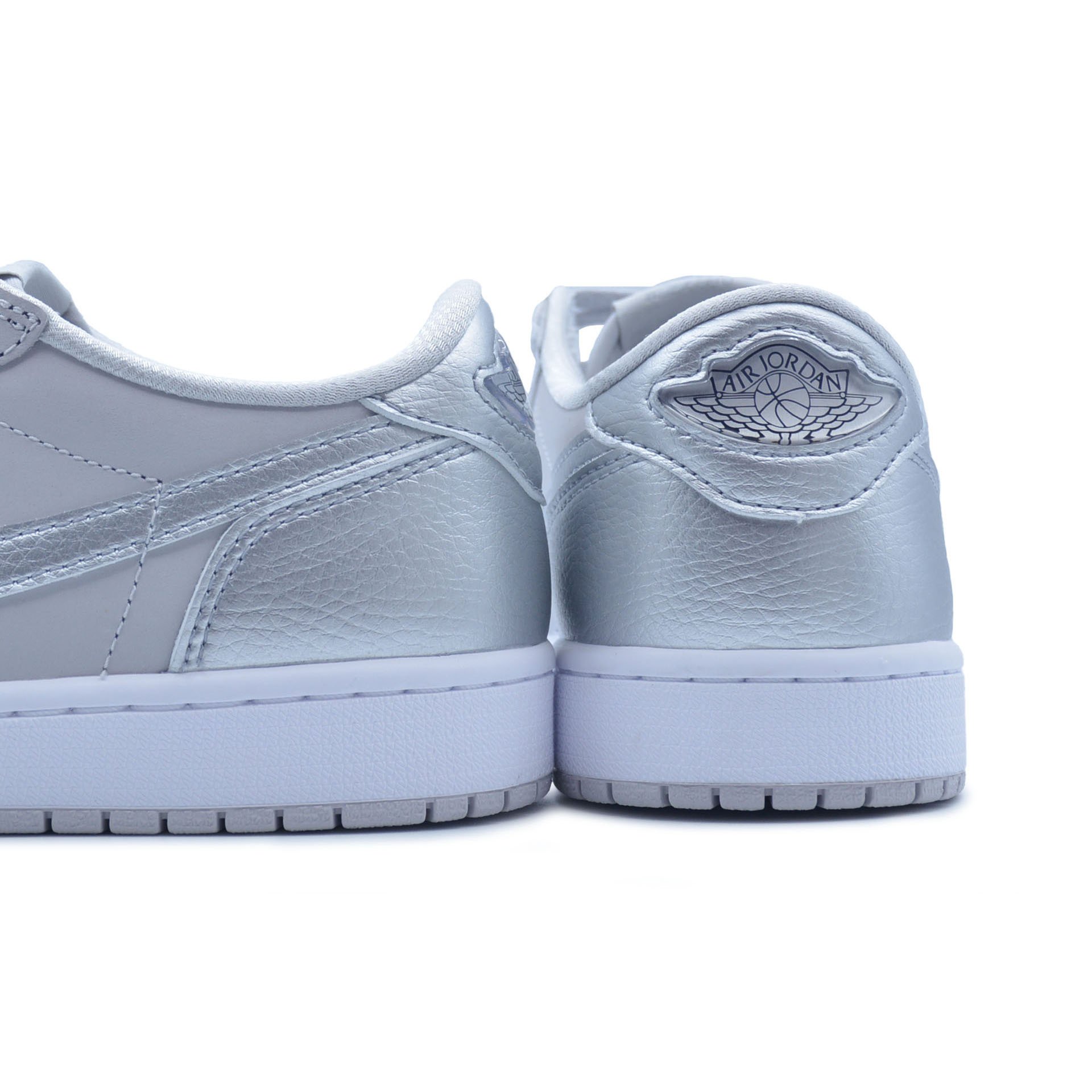 Air Jordan 1 Low OG "Metallic Silver"