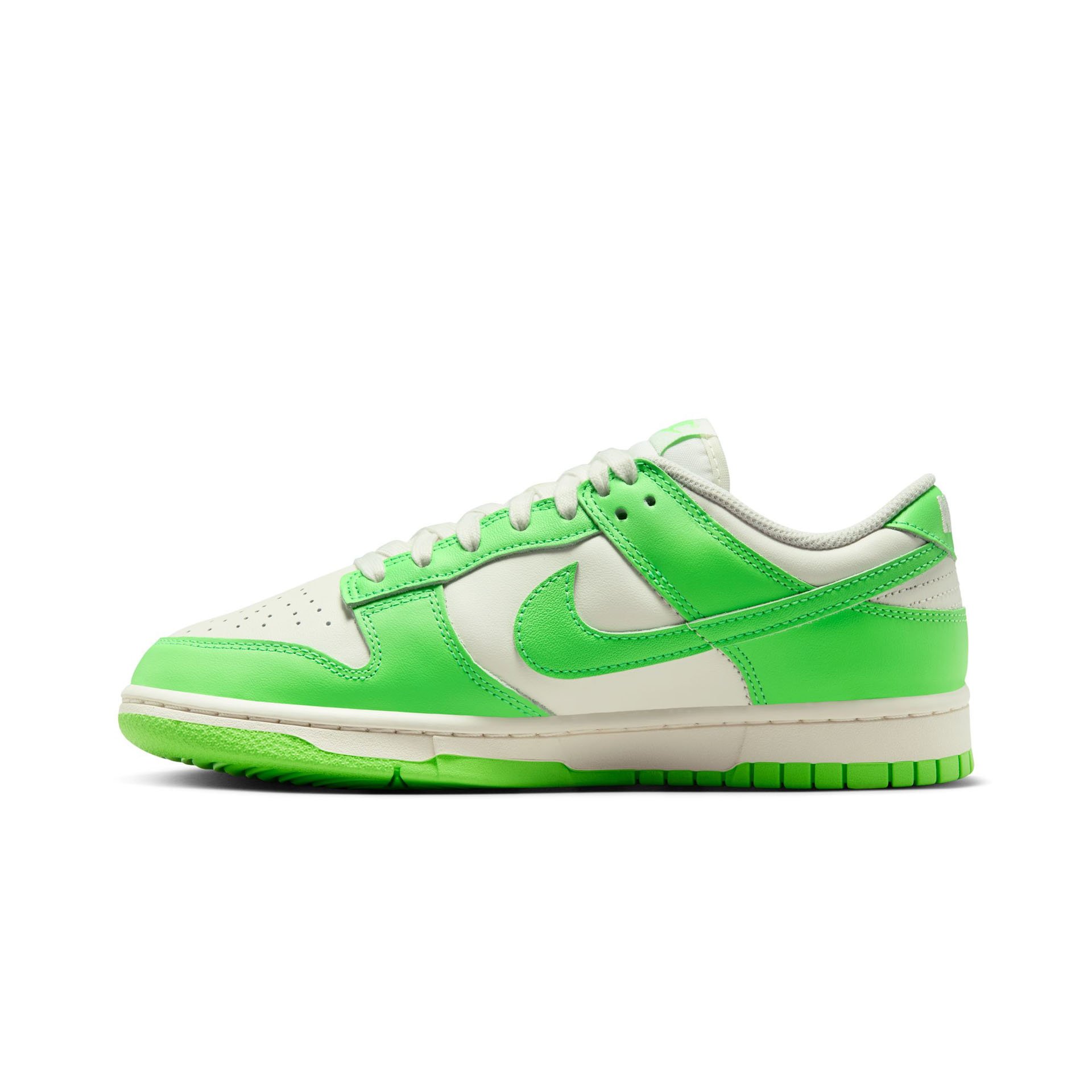 WMNS Dunk Low "Green Strike"