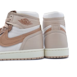 WMNS Air Jordan 1 MM High "Legend Brown"