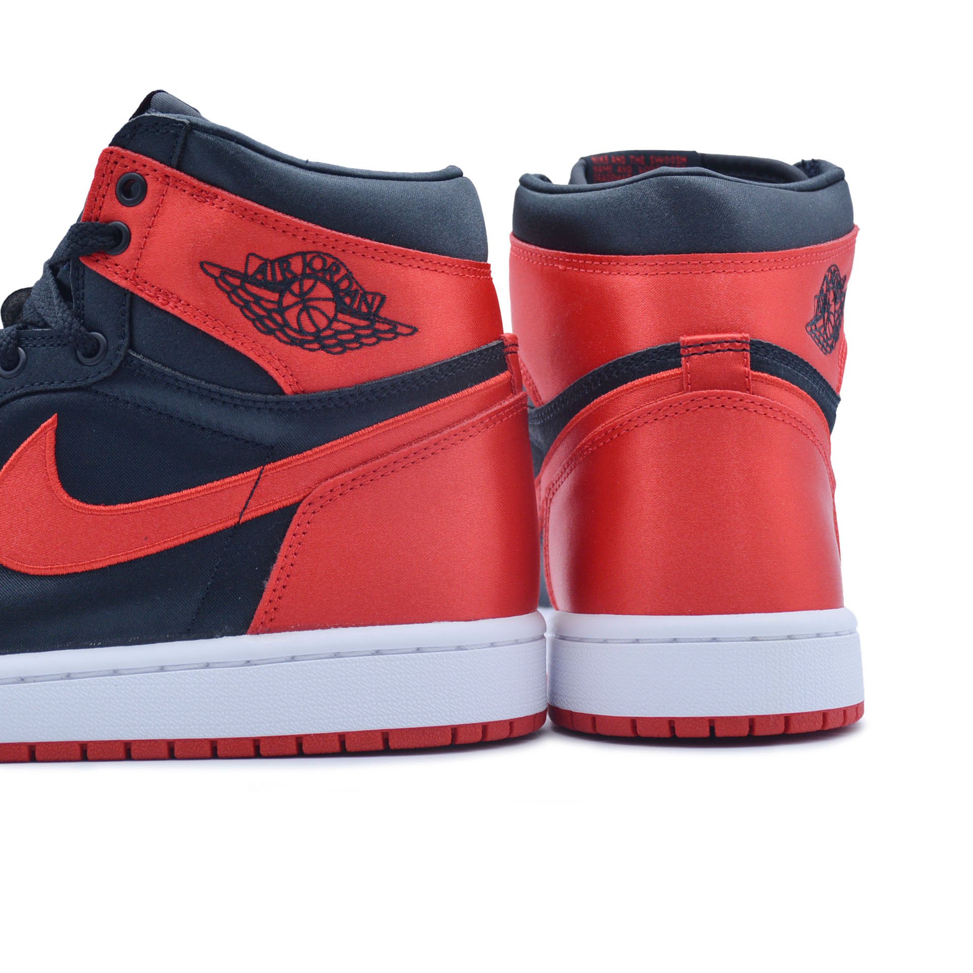 WMNS Air Jordan 1 Hi OG "Satin Bred"