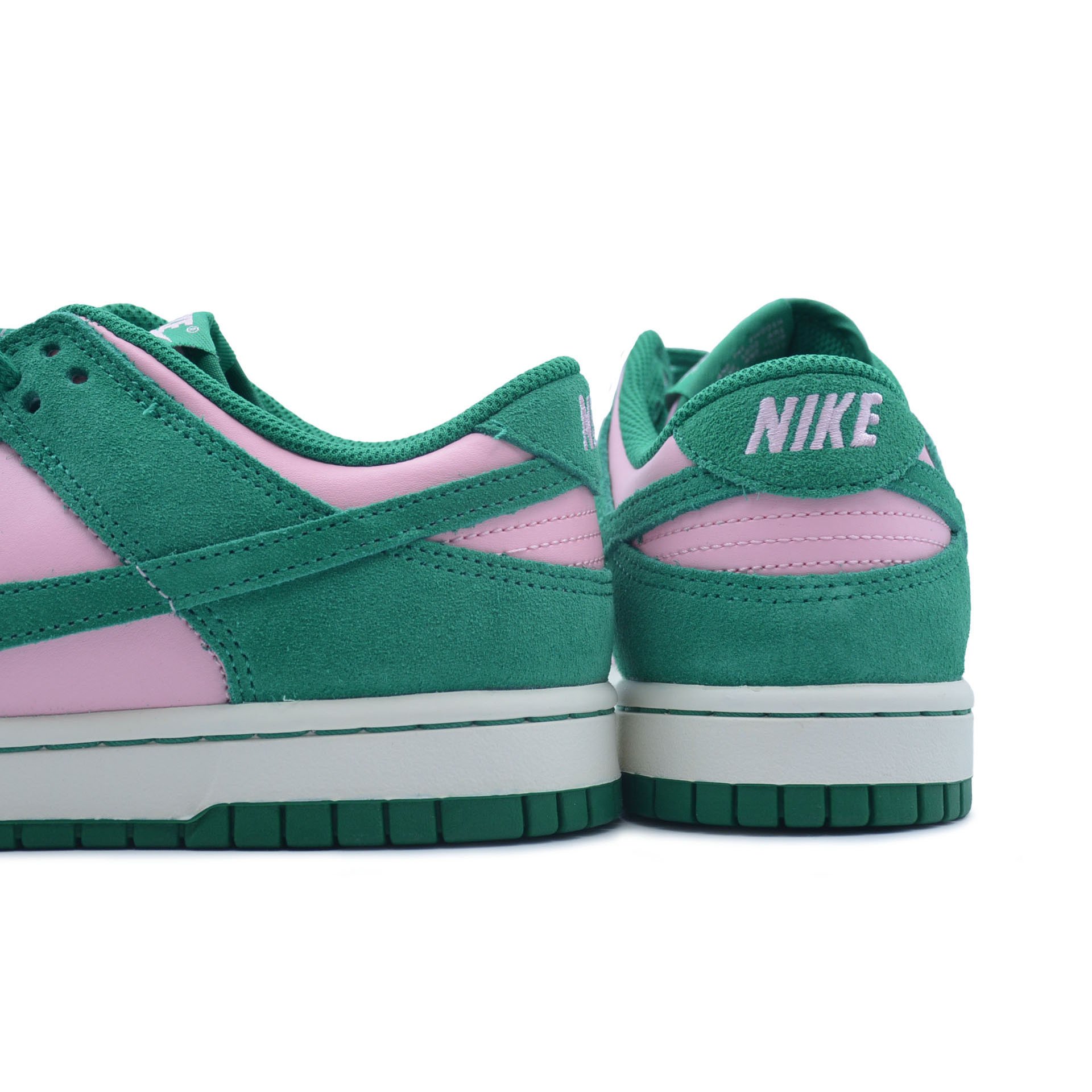 Dunk Low SE "Soft Pink Malachite"