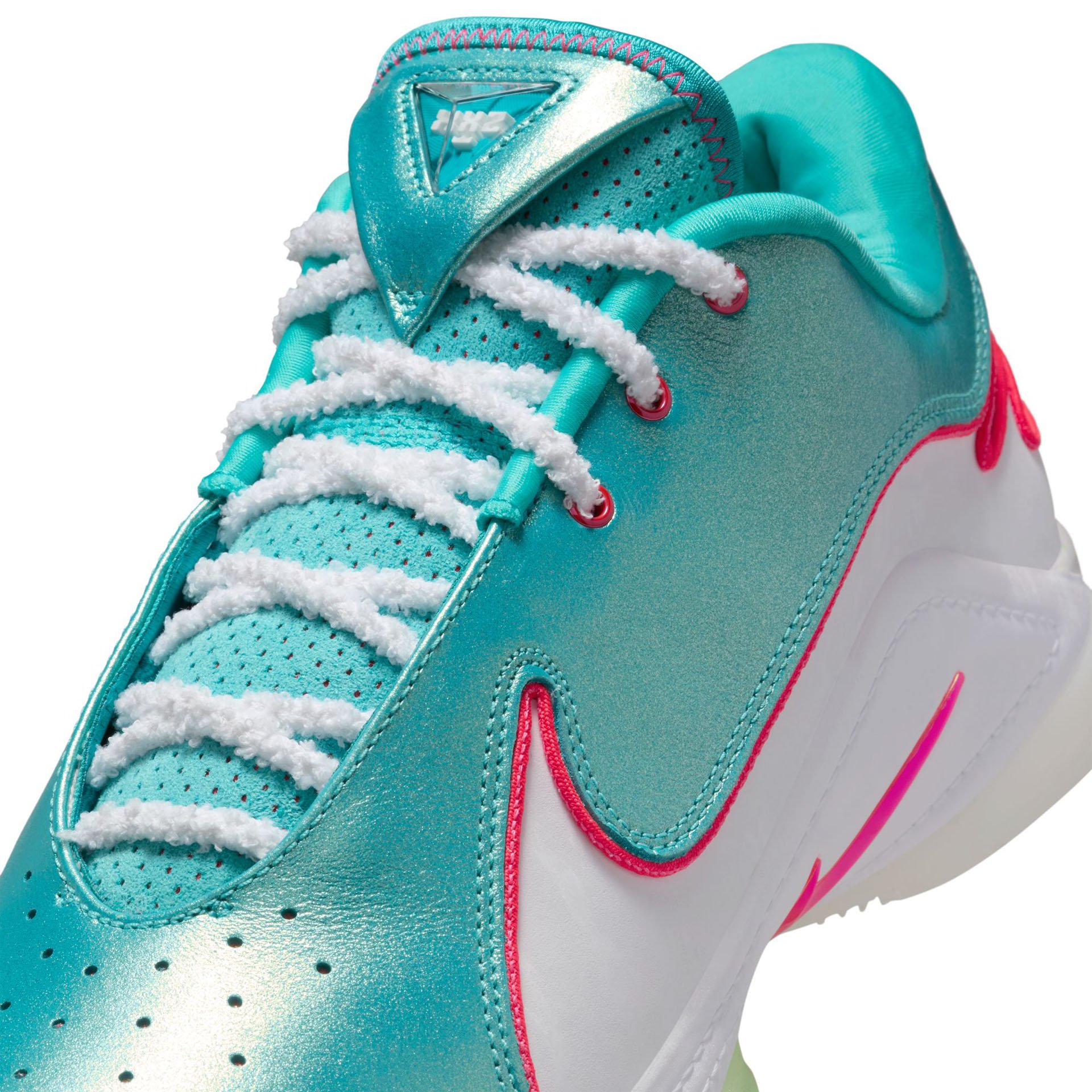 LeBron XXII XMAS "Limelight"