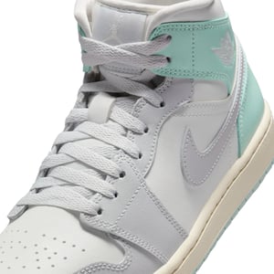 WMNS Air Jordan 1 Mid "Igloo"