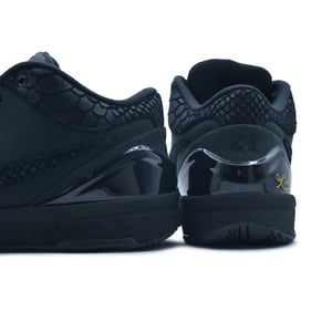 Kobe 4 "Black Mamba"
