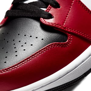 Air Jordan 1 Mid "Chicago Toe"