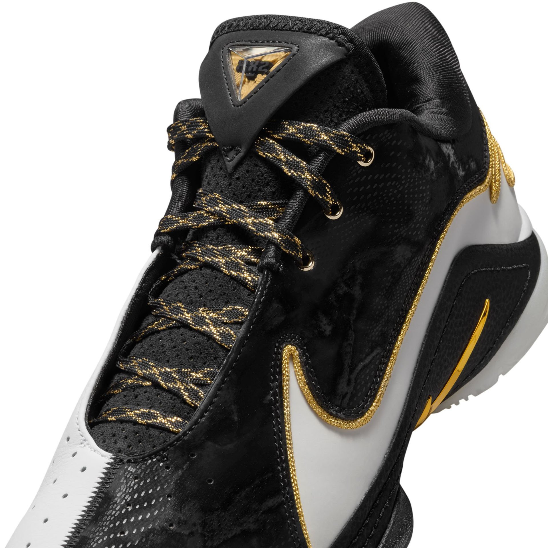 LeBron XXII “Mogul”