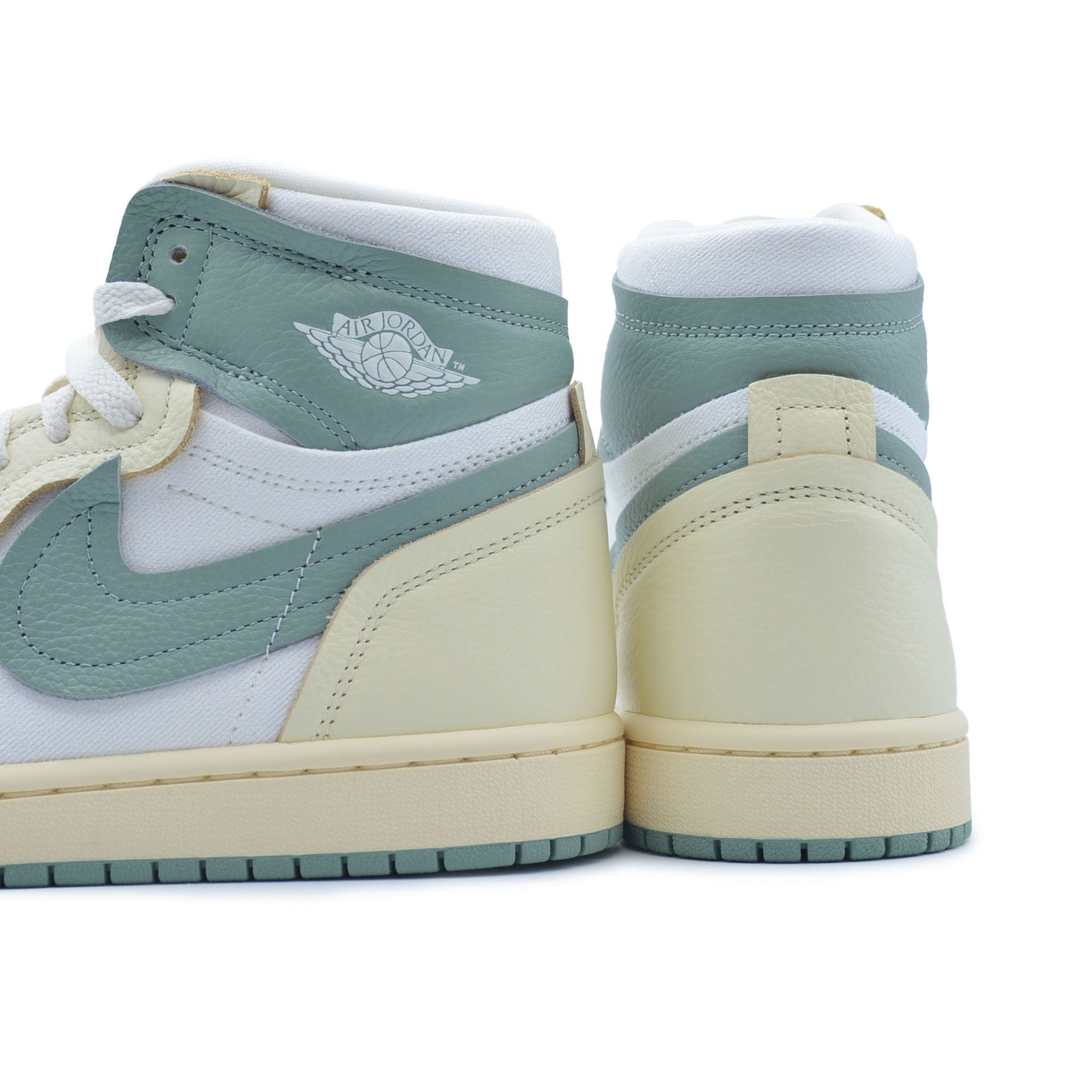 WMNS Air Jordan 1 MM High "Jade Smoke"