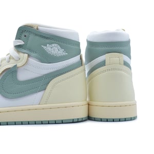 WMNS Air Jordan 1 MM High "Jade Smoke"