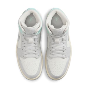 WMNS Air Jordan 1 Mid "Igloo"