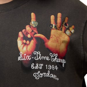WMNS 6RNG GFX Tee "Off Noir"